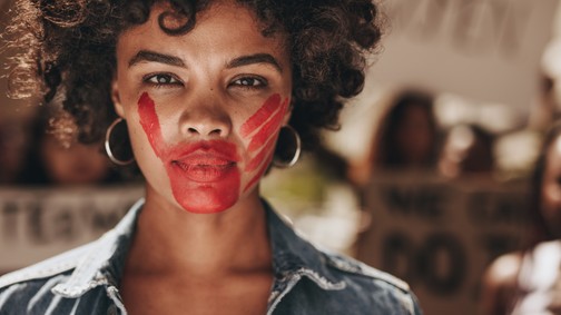 Mi az áldozathibáztatás, és miért kell sürgősen leszoktatni róla a társadalmat?