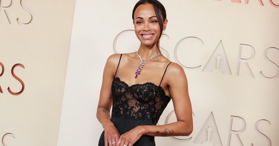 Zoe Saldaña pucérruhája maga a meztelen álom, óriási feltűnést keltett az Oscar-gálán 