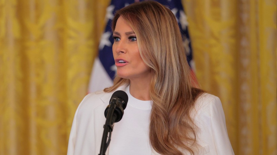 Melania Trump ruhája találgatásokra ad okot