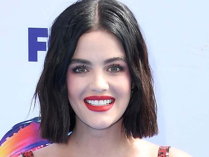 Lucy Hale négy különböző szettel próbálkozott a Teen Choice gálán, de egyik sem állt jól neki
