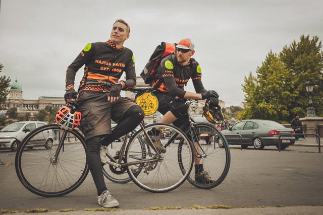 2 keréken csaknem 30 éve: A Hajtás Pajtás biciklis futárszolgálat egyik vezetőjével beszélgettünk