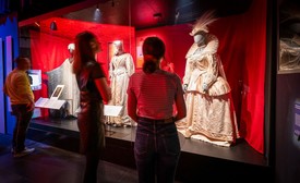 Marton Éva operaénekes öltözéke