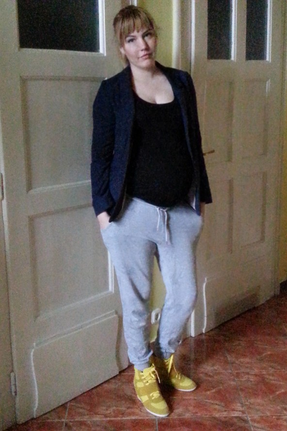 Réka kedvenc nadrágjában