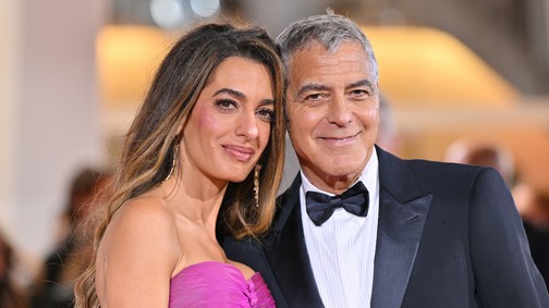 Akár egy görög istennő: Amal Clooney földöntúli szépségként ragyogott férje, George Clooney oldalán