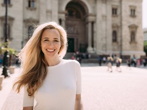 Hova tart a randizás és a szex? Tényleg a robotok jönnek és a teljes elidegenedés? Bryony Cole szextech kutató ennél reményteljesebb