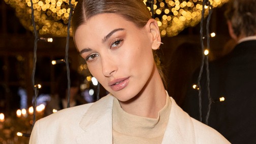 Tessék? Hailey Bieber neonsárgára festette a haját