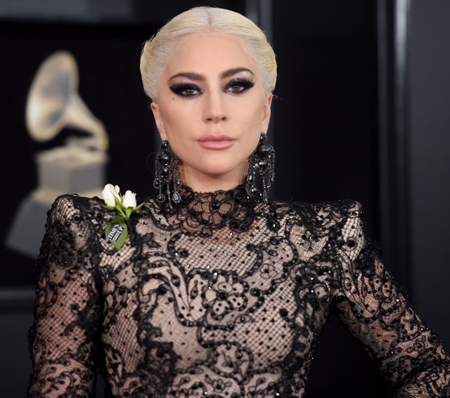 Ő Lady Gaga új, szupersármos pasija: és minden amit tudni lehet róla