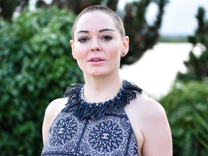 Megrázó! Rose McGowan ezzel a fotóval vallotta be, hogy a producerpápa szexuális zaklatásának az áldozata