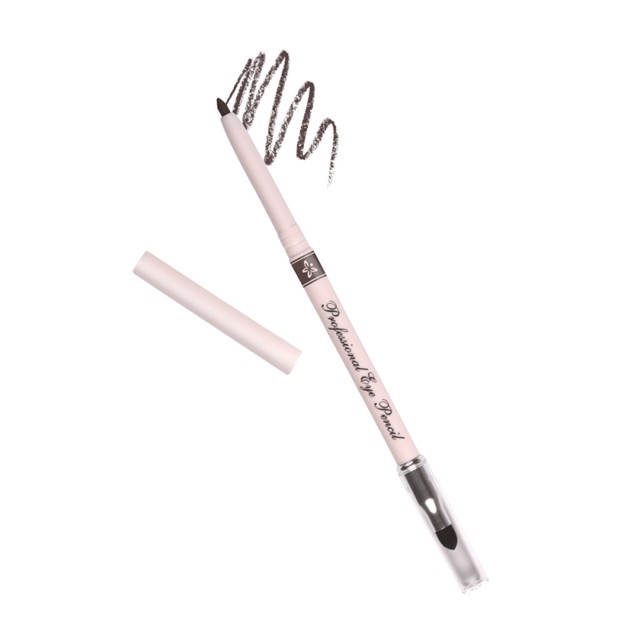 4. Jöhet is a cicás szemsmink! Satírozz egy kicsit a kézfejedre ebből a barna LOVELY ceruzából, hogy felmelegedjen a termék. Emeld ki enyhén a szempillatövet és a mélyítőív külső harmadát ezt követően hosszabbítsd meg kifelé a vonalat. Ha elhelyezted a festéket, fogj egy tusecsetet, dolgozd el szépen a felvitt anyagot a pillatőben, és alakítsd ki a farkincát. Ha szeretnéd, a ceruza végén található kis szivaccsal enyhén el is puhíthatod a végeredményt.Professionnal barna szemceruza LOVELY 589 FtGLAMOUR-kuponnal 30% kedvezménnyel: 412 Ft