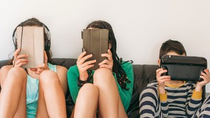 Maradandó idegrendszeri károkat okozhat a túl sok képernyőidő a WHO szerint