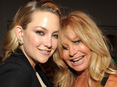 Kate Hudson és Goldie Hawn szinte ikrek ebben a cipőreklámban