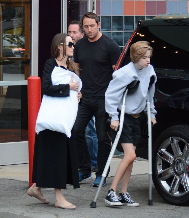 Angelina Jolie nehéz időszakról vallott: mindkét lányát meg kellett műteni