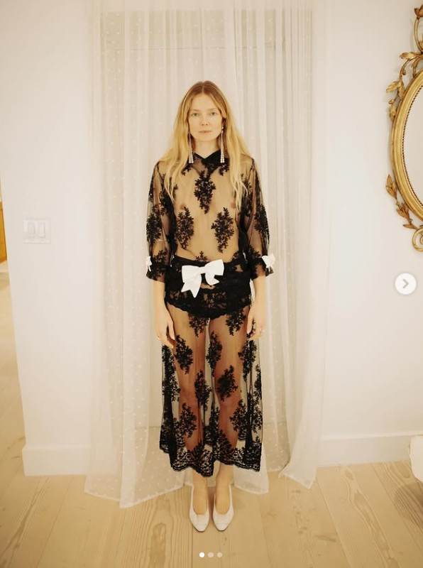 Mihalik Enikő álomszép pucérruhában tündököl