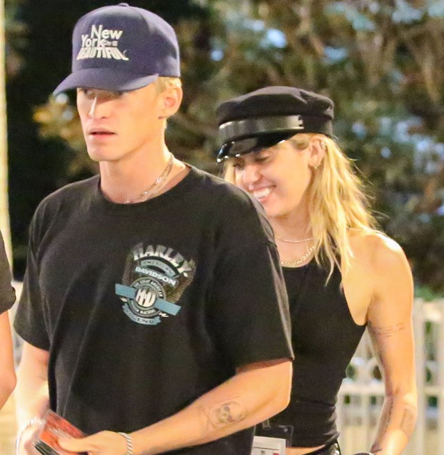 5. Miley Cyrus és Cody Simpson:Bár Miley és barátja sok közös pillanatukat megosztották a karanténban töltött napjaikról, a páros augusztus elején mégis úgy döntött, hogy tíz együtt töltött hónap után szakítanak.