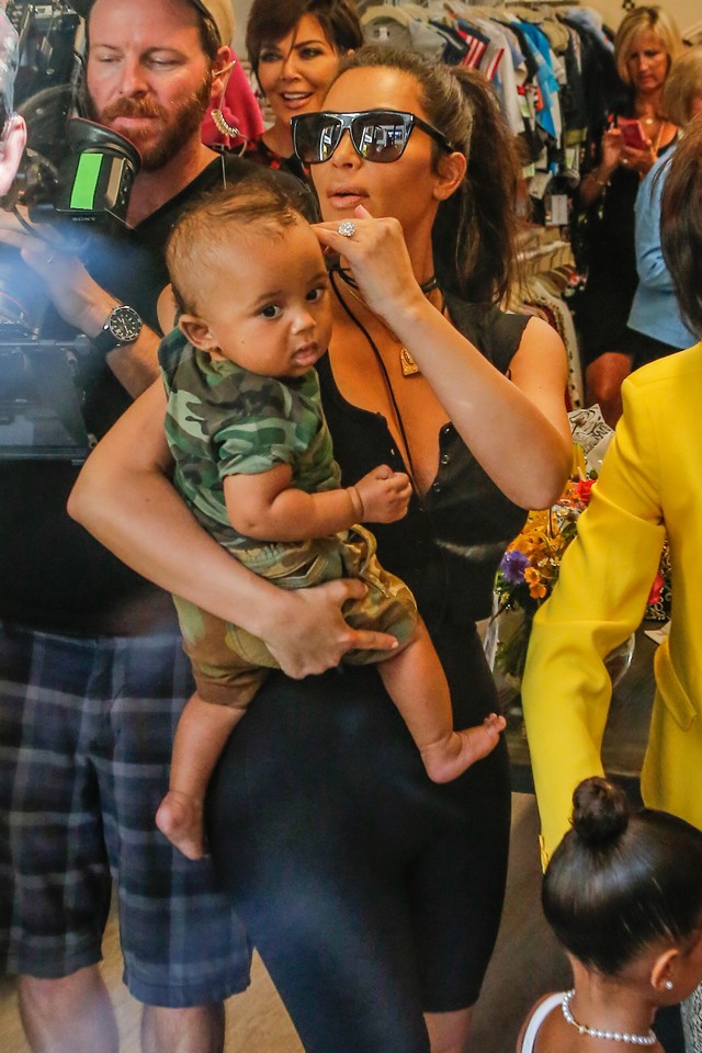 kim kardashian gyereke, north west, saint west első fotója, kardashian lányok, kris jenner