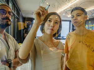 „Egy toxikus kollégáért, még ha produktív is, nem szabad feláldozni egy csapatot” - Szakértőkkel beszélgettünk arról, hogyan kezelhető a mérgező munkahelyi légkör?