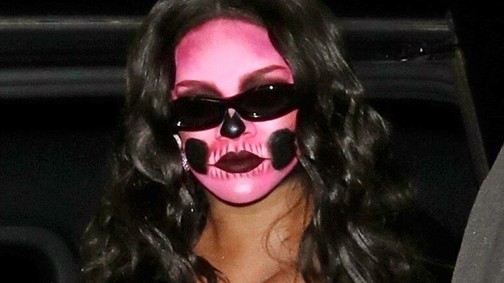 A csontváznak öltözni már unalmas? Rihanna ezzel a dögös szettel bizonyította, hogy nem