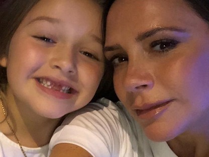 Victoria Beckham 6 éves kislánya divattervezői babérokra tört! 