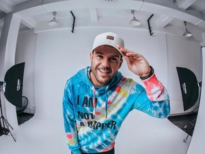 Elkészült az introvertáltak himnusza Szakács Gergőtől