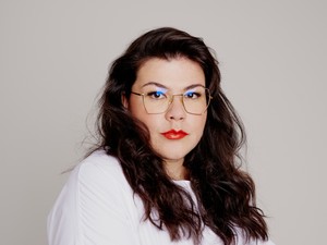 „A világ attól szép, hogy sokszínűek vagyunk” – Ráskó Eszter humorista véleménye az önelfogadásról