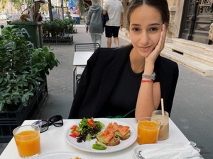 Dafni ma ezzel a különleges kiegészítővel dobta fel a szettjét