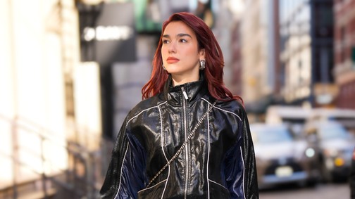 Dua Lipa meztelenruhájától eláll majd a lélegzeted