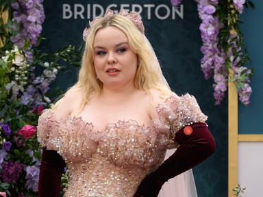 A Bridgerton sztárja, Nicola Coughlan élete legszebb ruhájában tündökölt