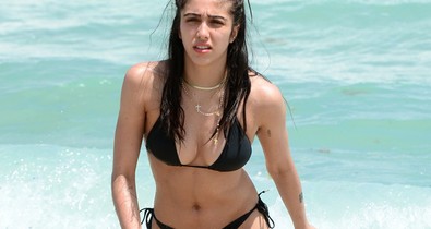 Madonna 20 éves lánya, Lourdes Leon hónaljszőrt villant a tengerparton