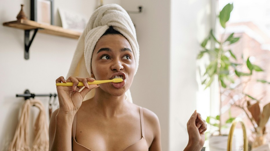 Mi köze a fogmosásnak a szívbetegséghez és a demenciához? Félelmetesen sok