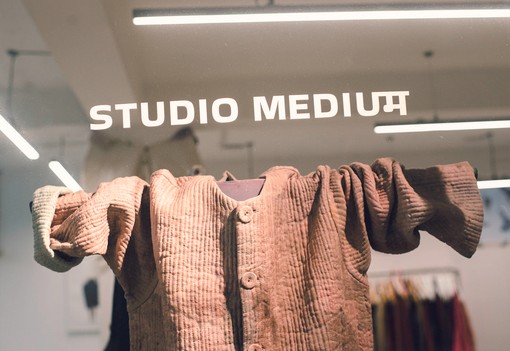 A Studio Medium alapítója, Riddhi Jain indiai divattervező két világ között egyensúlyoz