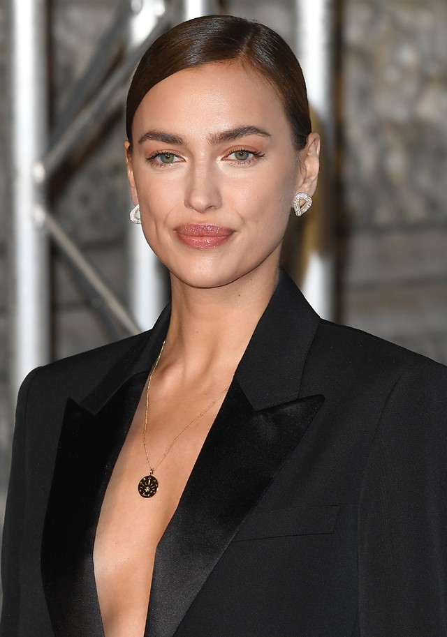 Irina Shayk kabátjáért elmennénk a világ végére és vissza, annyira menő