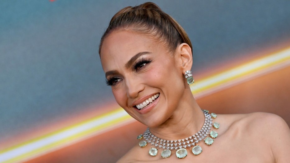 Jennifer Lopez hatalmas Bridgerton-tematikájú születésnapi bulit tartott