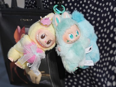 Kiléptünk a komfortzónánkból: a csúnya kiegészítők meghódították 2025-öt