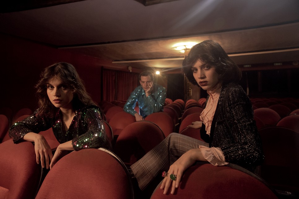 A besúgó sztárjainak vintázs Gucci szettjei visszarepítenek az időben