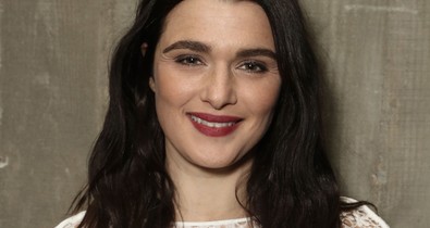 A 48 éves Rachel Weiszt őrületesen megfiatalította a szülés