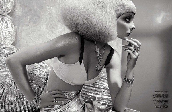 Mihalik Enikő tökéletes műnő