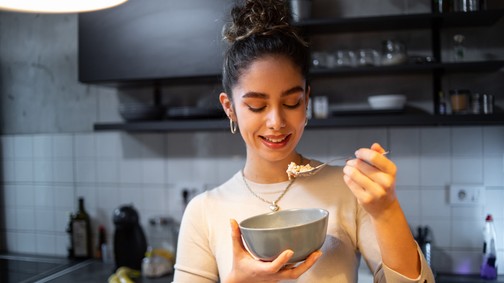 Ez történik valójában a testeddel, amikor kihagysz egy étkezést