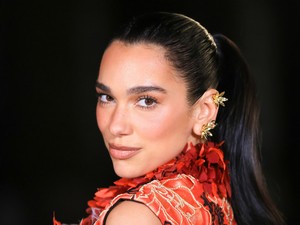 Dua Lipa Chanel ruhája az egyik legkülönlegesebb darab, amiben valaha láthattuk