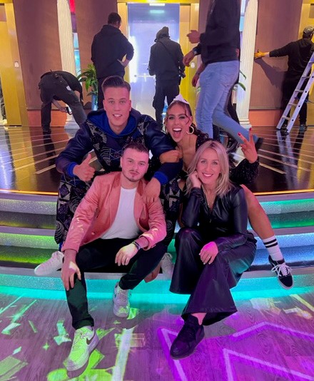 Demeter Richárd, Holdampf Linda, Lissák Laura és T. Danny a Dancing with the Stars ötödik adása előtt a színpadon