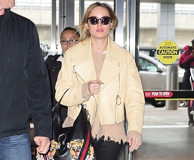 Brie Larson a repülőtéren