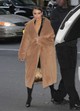 Kim Kardashian a Max Mara Teddy kabátjában