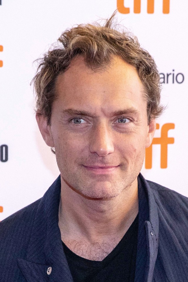 Jude Law kislánya már teljesen úgy néz ki, mint a fiatal Miley Cyrus