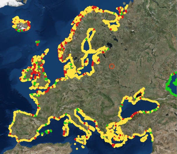 Az európai partvonal változásai 2019-es műholdas adatok alapján (piros: erodálódó part, sárga: stabil part, zöld: növekvő part) (Forrás: European Marine Observation and Data Network, Interaktív térkép)