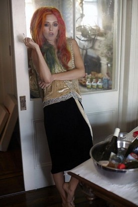 A grunge-özvegy saját kollekciója