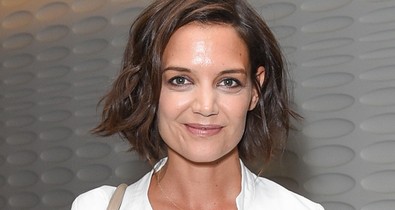 Katie Holmes mellbimbóira rossz hatással van a gravitáció