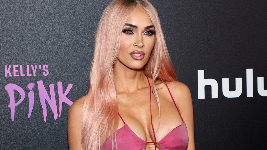 Megan Fox igazi cukorkarózsaszín bombázó | Fotó: Arturo Holmes/ Getty Images