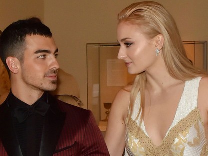 Fergeteges születésnapi bulit tartott Joe Jonas Sophie Turner-rel