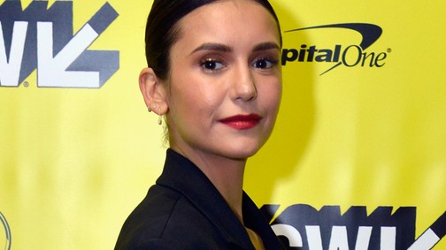 Nina Dobrev a saját lábujjából csinált viccet, mi pedig imádjuk őt ezért