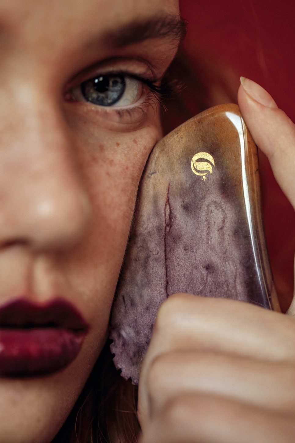 Természetes feltöltődés arcbőrödnek: Próbáld ki a Gua Sha-t!