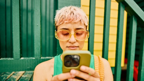 Ausztrália betiltja a közösségi médiát a 16 éven aluliak számára – de ettől tényleg jobb lesz az emberiségnek?